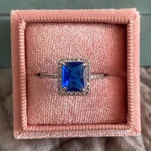 NWOT SIZE 9 Royal blue Topaz ring